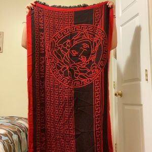 Versace shall/ scarf